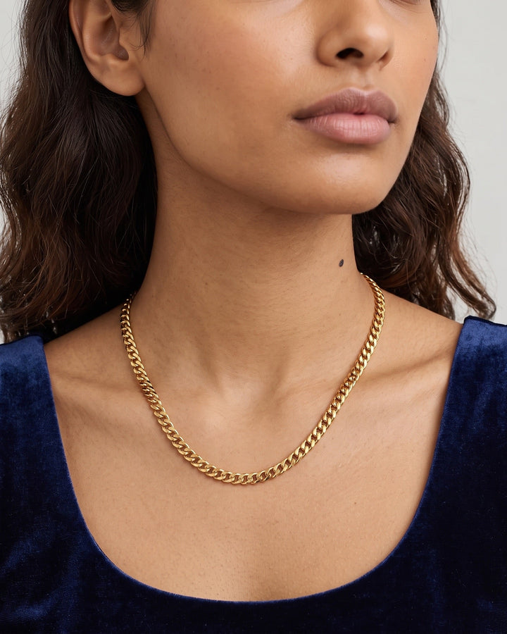 Curb Chain Necklace model